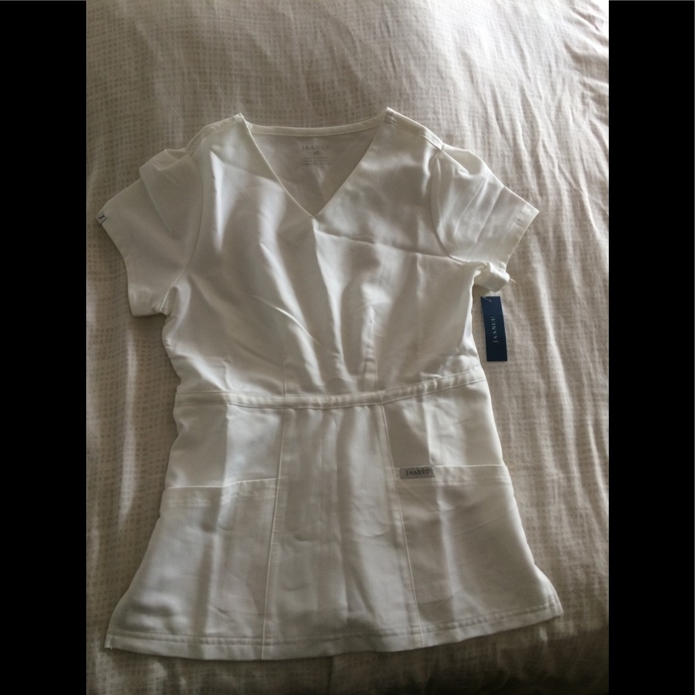 Brand new jaanuu Xs scrub top